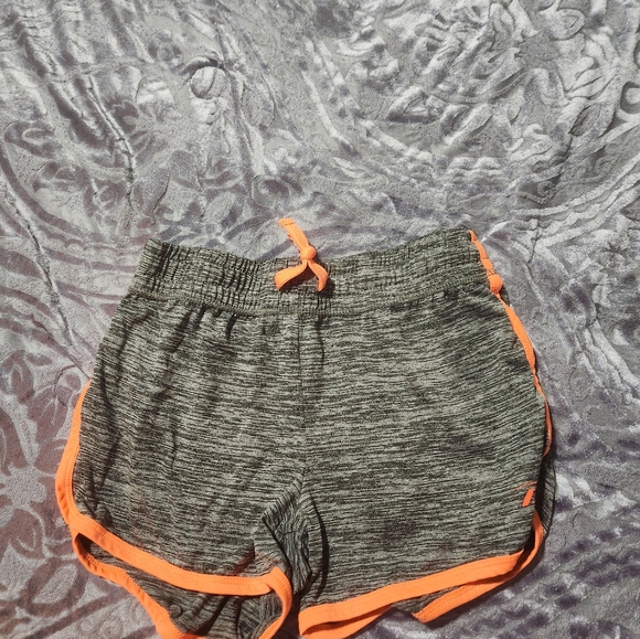 Shorts - Picture 3 of 4